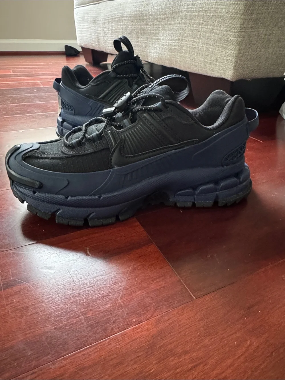 Women’s Navy blue and Black Zoom Vomero Airmax